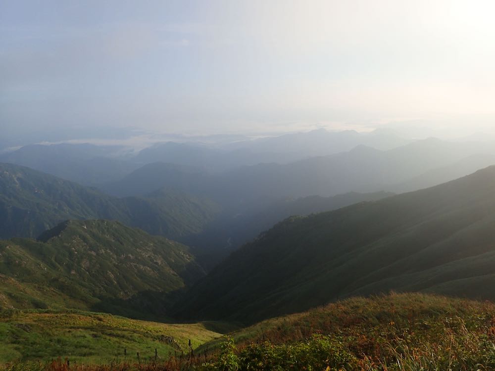 烏帽子岳から　東の山々を見る